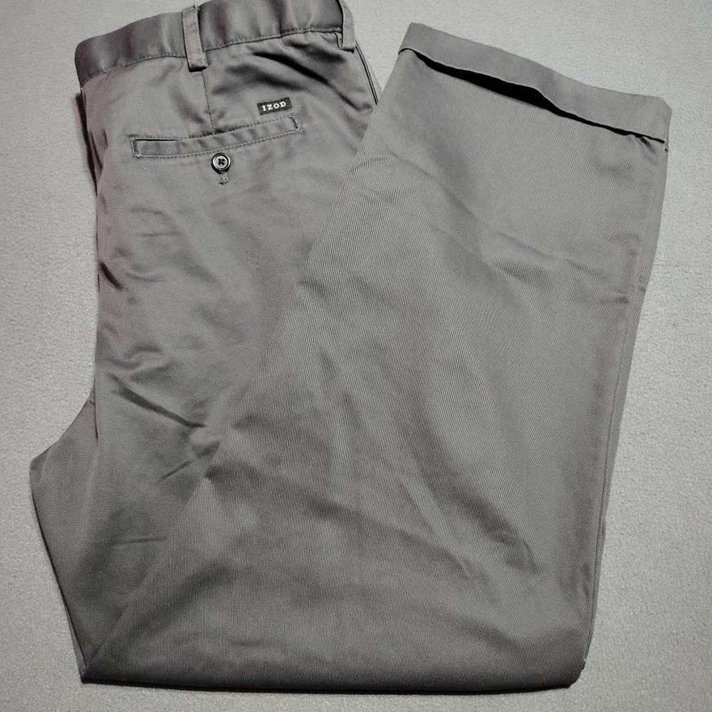 IZOD Khaki Pants Mens W38 L30 Gray Cotton Preppy College Pleated Cuffed Work